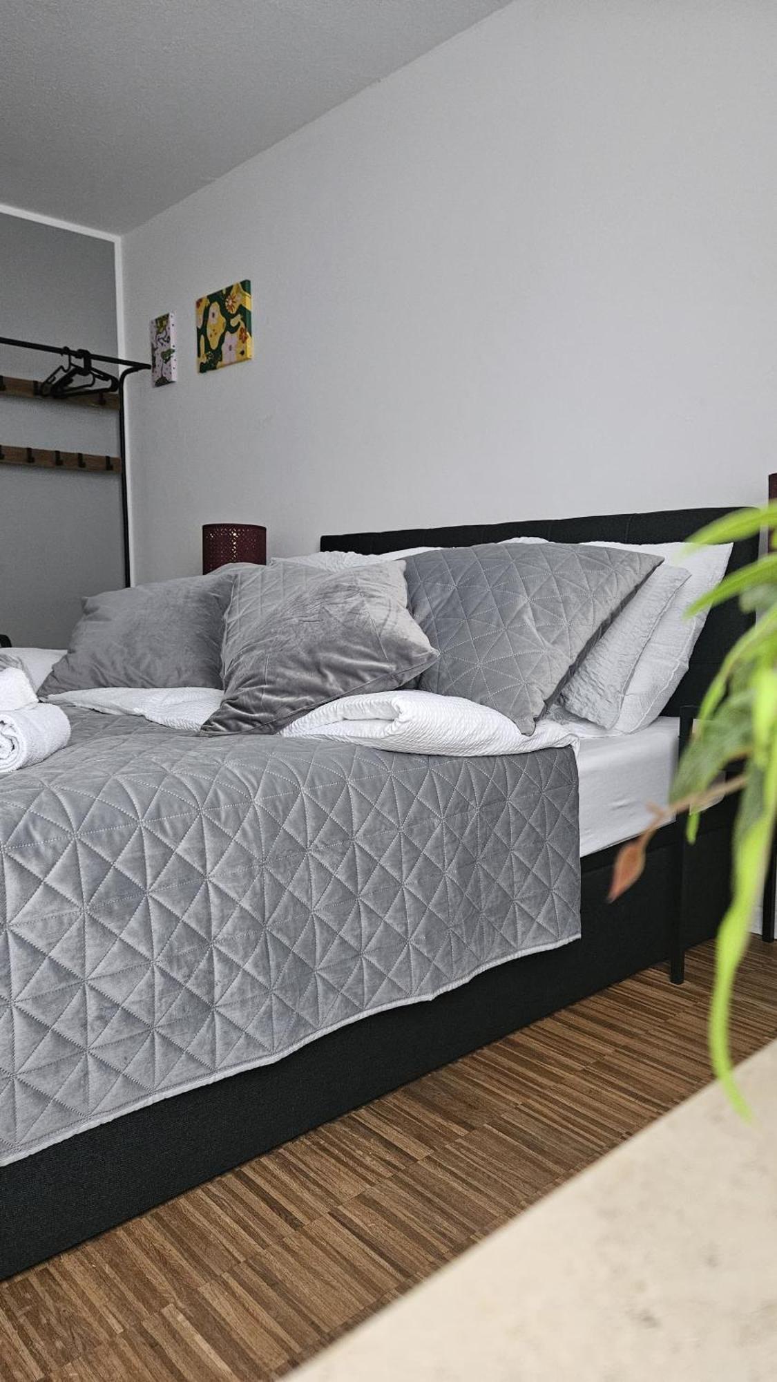 80 M2 Moderne Und Zentrale Wohnung In Hannover Mit Eigenem Parkplatz 外观 照片